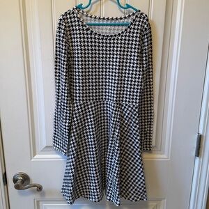 The Children's Place Black & White Houndstooth Long-Sleeve Skater Dress